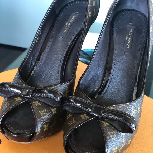 Louis Vuitton Monogram Canvas Malibu PeepToe Pumps - Picture 4 of 8